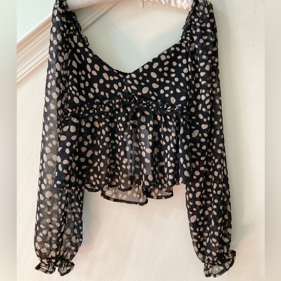 Francesca’s Black and Taupe Polka Dot Sheer Peplum Cropped Top Size Medium. - Picture 5 of 6